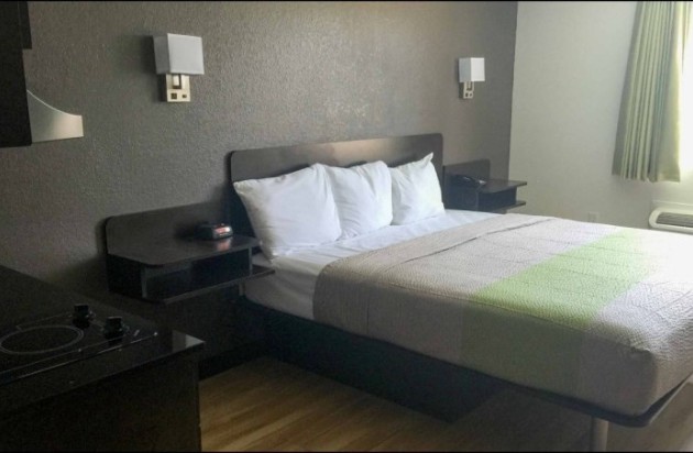 King Bed Suite With Kitchen